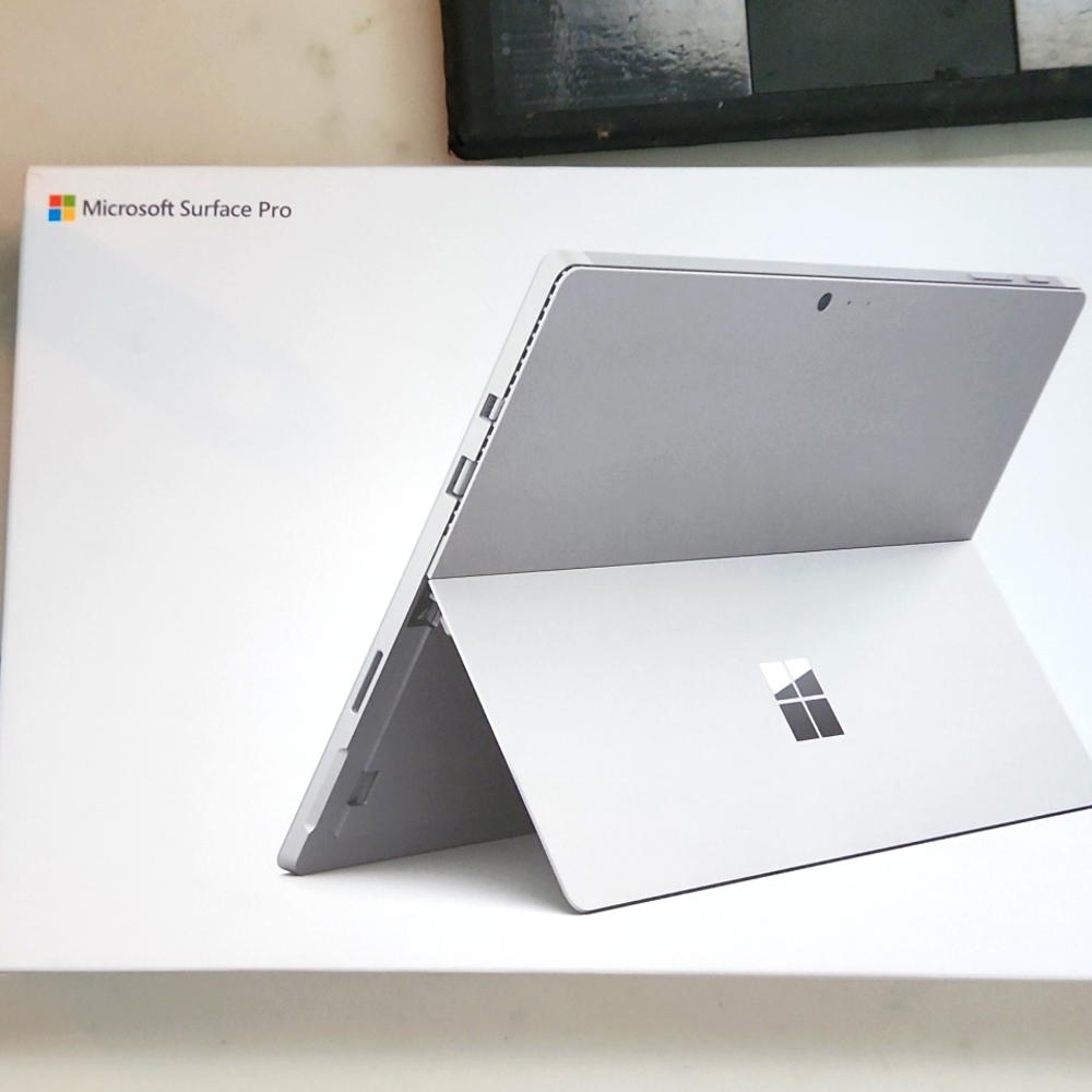 I brought a new one and I want to sell this one; with a FREE keyboard.